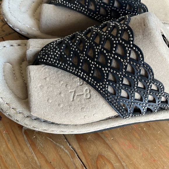 New Berkley Jensen Black Thong Wedge Slip On Sandal Chainmail Sparkle 7 - Picture 5 of 13